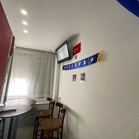 Shesh Hostel Pristina Exterior foto