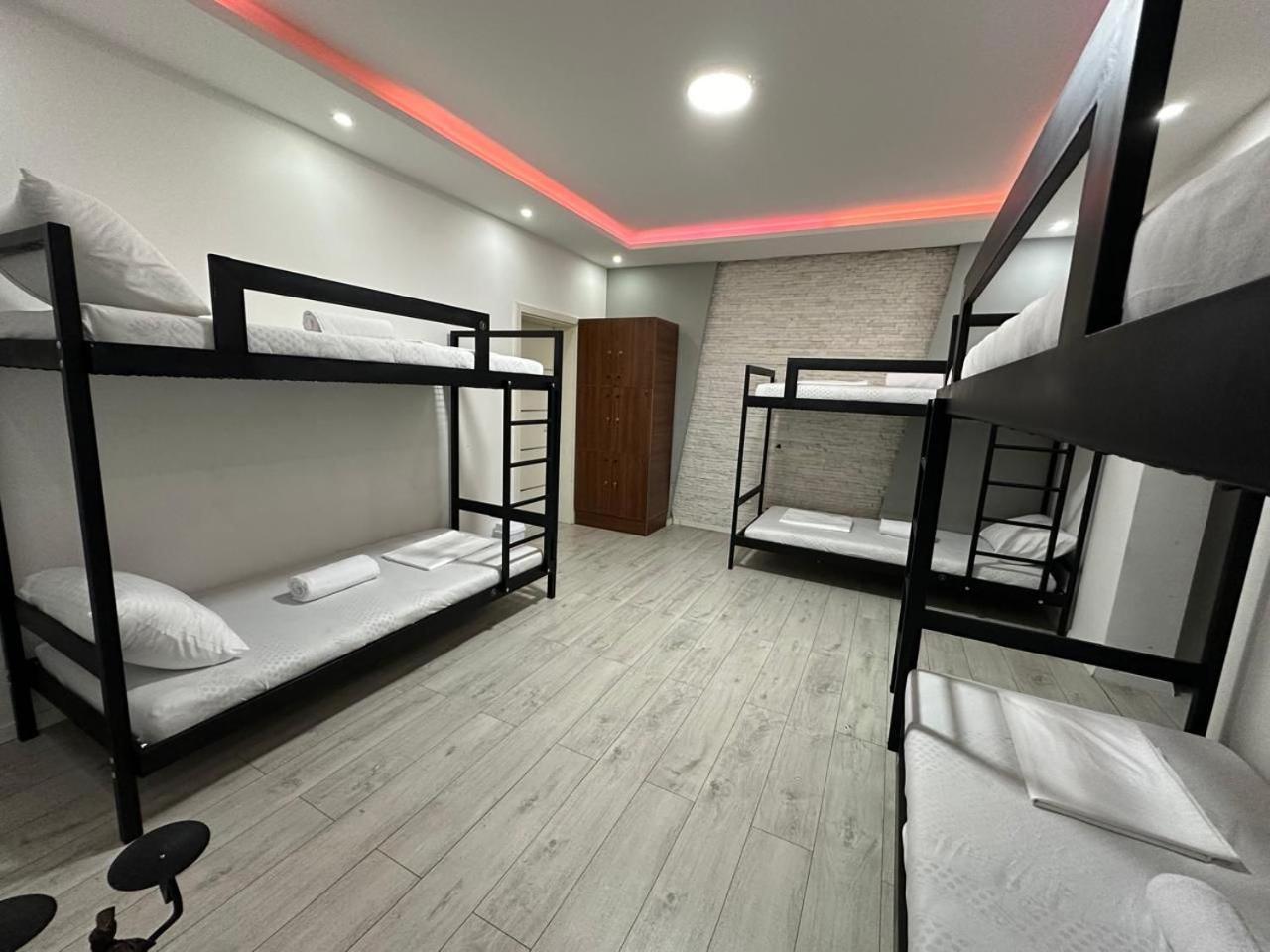 Shesh Hostel Pristina Exterior foto
