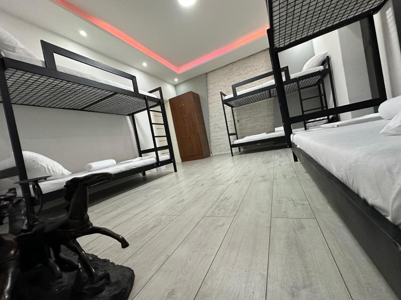 Shesh Hostel Pristina Exterior foto