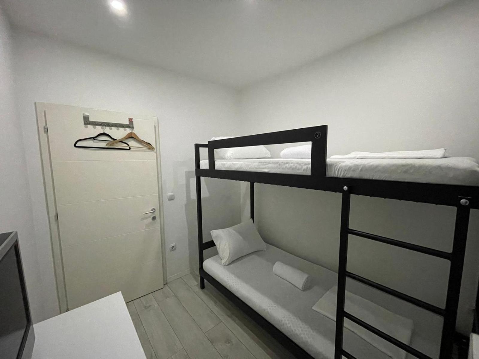 Shesh Hostel Pristina Exterior foto
