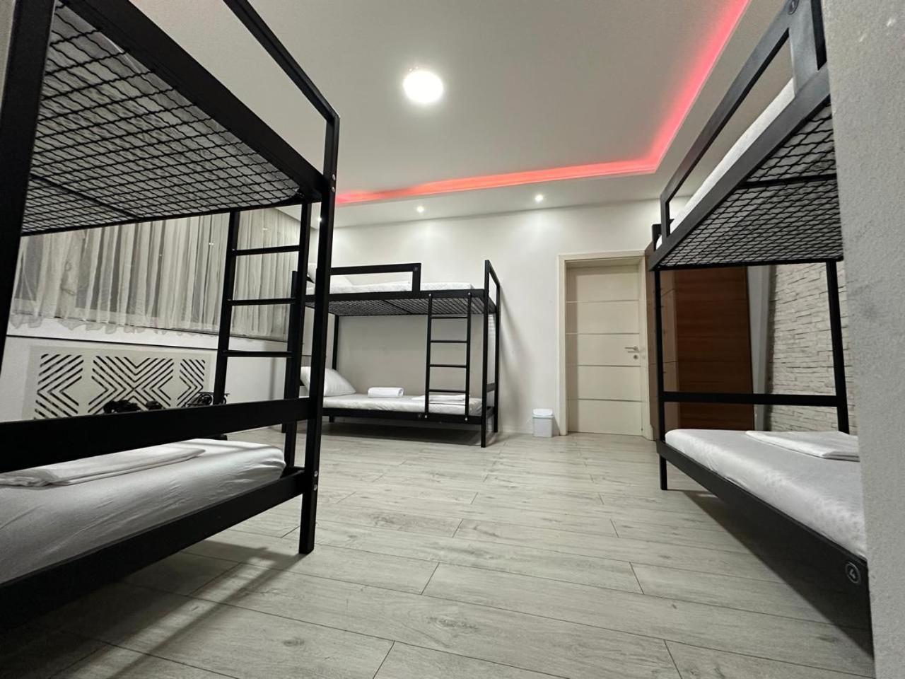 Shesh Hostel Pristina Exterior foto